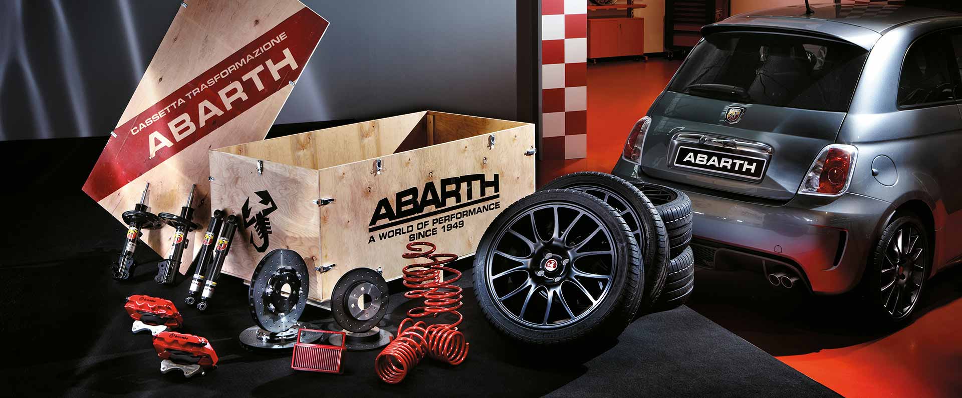 Anteriore - dettaglio cofano Abarth grigio Campovolo